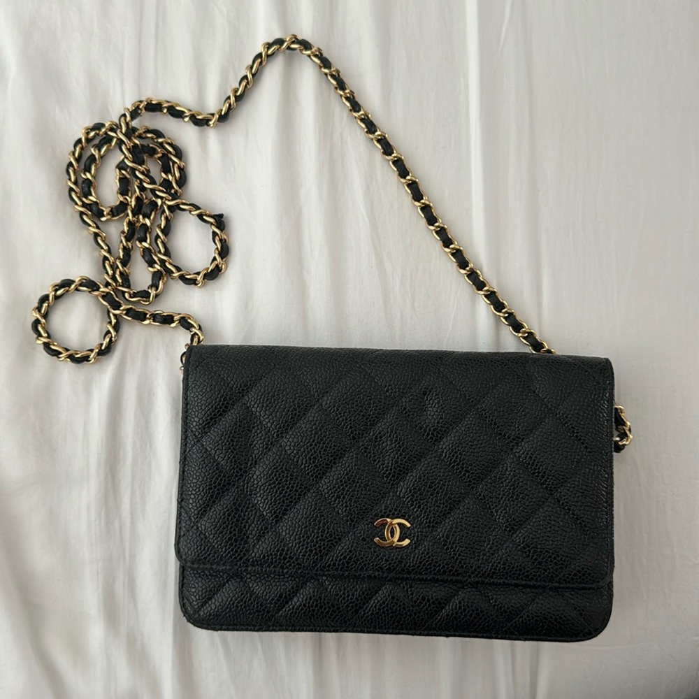 Chanel Caviar Classic Quilted Wallet On Chain / Includes: Box, Dust…